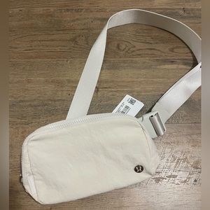 NWT Lululemon everywhere bag